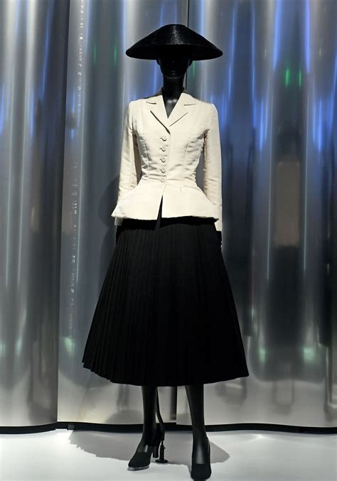 ceintire dior|Christian Dior: Der legendäre Designer und seine Modewelt .